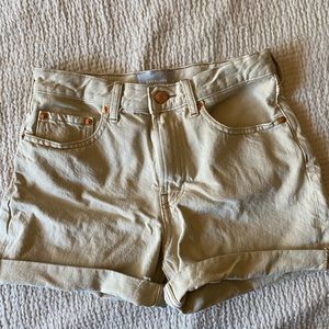 The denim short Everlane